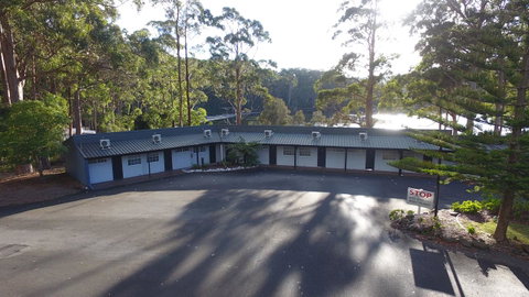 The Fox And Hounds Historic Hotel - Whitsundays Accommodation 3