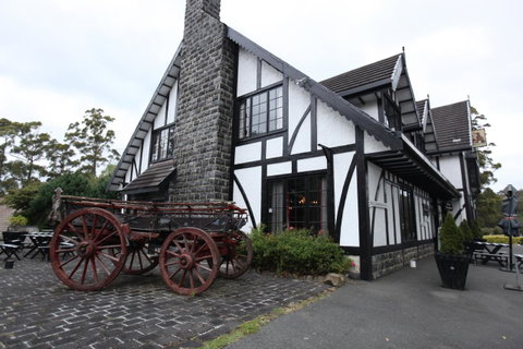 The Fox And Hounds Historic Hotel - Whitsundays Accommodation 26