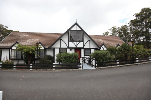 The Fox And Hounds Historic Hotel - Whitsundays Accommodation 22