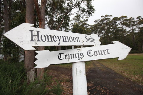 The Fox And Hounds Historic Hotel - Whitsundays Accommodation 42