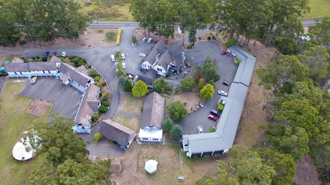 The Fox And Hounds Historic Hotel - Whitsundays Accommodation 2