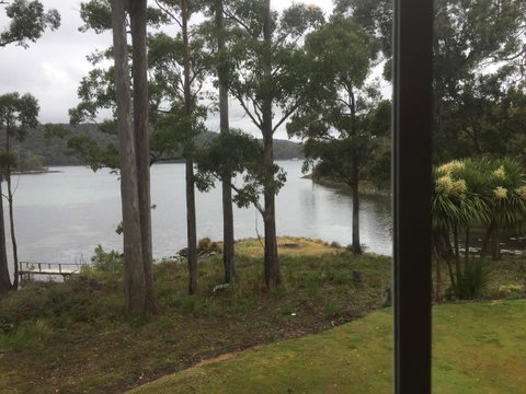 The Fox And Hounds Historic Hotel - Whitsundays Accommodation 9