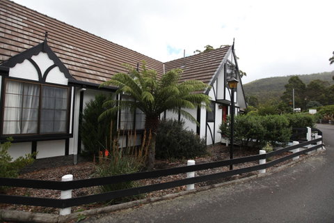 The Fox And Hounds Historic Hotel - Whitsundays Accommodation 29