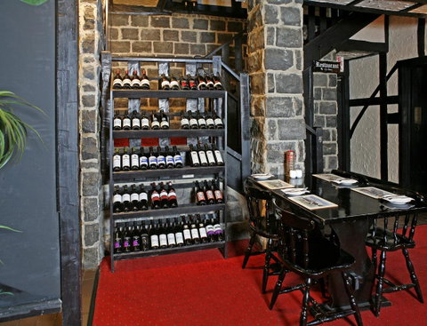 The Fox And Hounds Historic Hotel - Whitsundays Accommodation 23