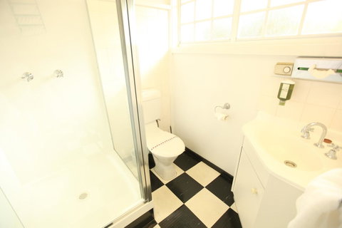 The Fox And Hounds Historic Hotel - Whitsundays Accommodation 17