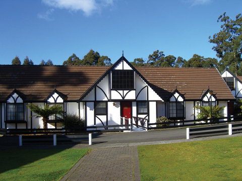 The Fox And Hounds Historic Hotel - Whitsundays Accommodation 0