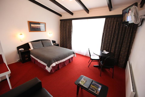 The Fox And Hounds Historic Hotel - Whitsundays Accommodation 16