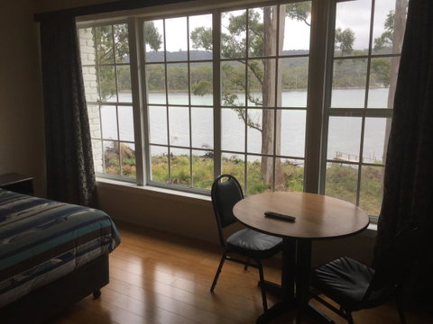 The Fox And Hounds Historic Hotel - Whitsundays Accommodation 5