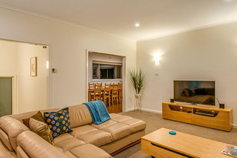 City Lights - Whitsundays Accommodation 6
