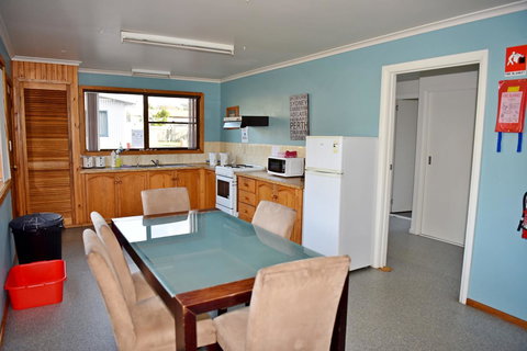 Bicheno Backpackers - Whitsundays Accommodation 6