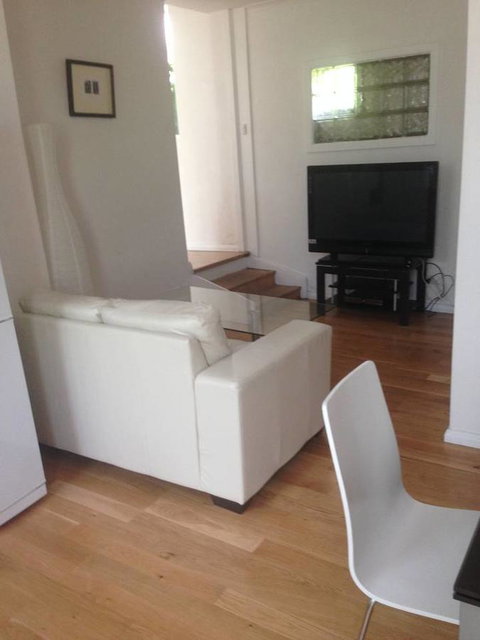 Hobart Colonial Apartment - Whitsundays Accommodation 6