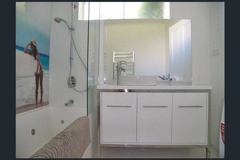 Hobart Colonial Apartment - Whitsundays Accommodation 2