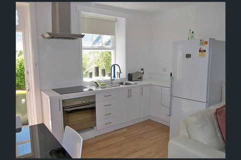 Hobart Colonial Apartment - Whitsundays Accommodation 0