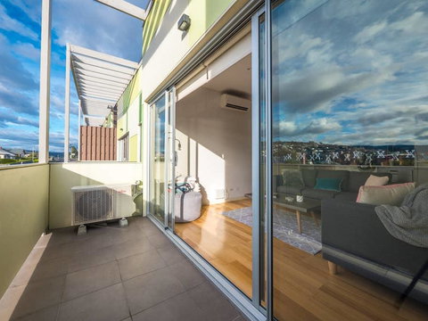 Marina View Apartment - Whitsundays Accommodation 2