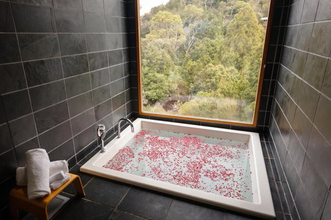 Peppers Cradle Mountain Lodge - Whitsundays Accommodation 2