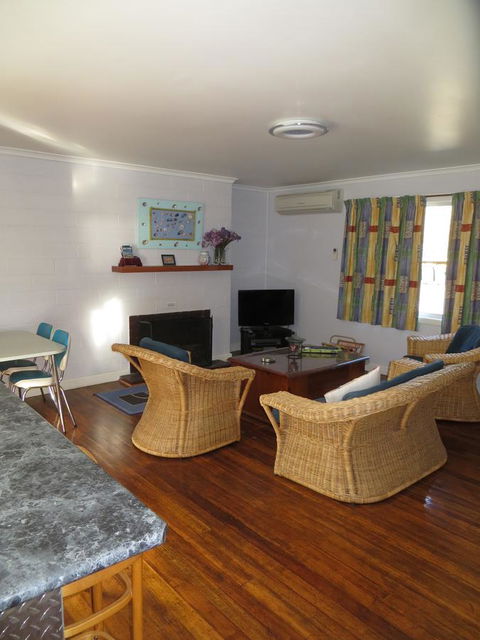 Orford Prosser Holiday Units - Whitsundays Accommodation 0