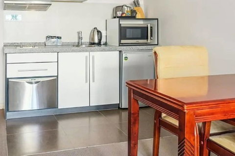 Battery Point Apartment With Car Park - Whitsundays Accommodation 18