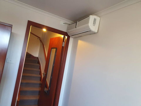 Battery Point Apartment With Car Park - Whitsundays Accommodation 22