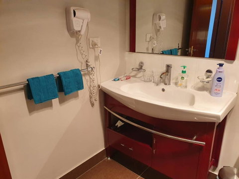 Battery Point Apartment With Car Park - Whitsundays Accommodation 10