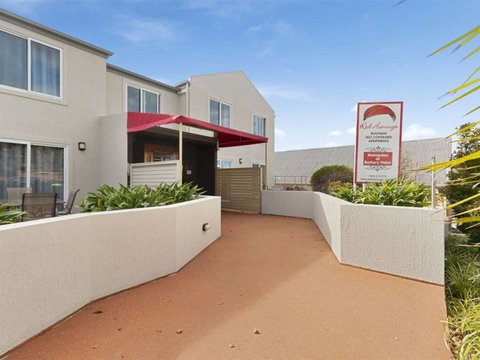 Battery Point Apartment With Car Park - Whitsundays Accommodation 0