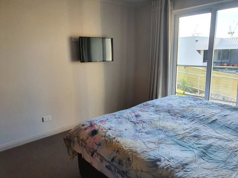 Battery Point Apartment With Car Park - Whitsundays Accommodation 23