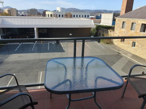 Battery Point Apartment With Car Park - Whitsundays Accommodation 11