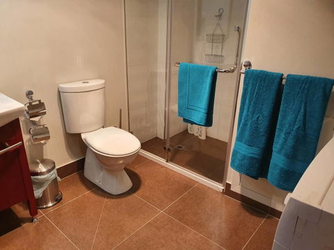 Battery Point Apartment With Car Park - Whitsundays Accommodation 16