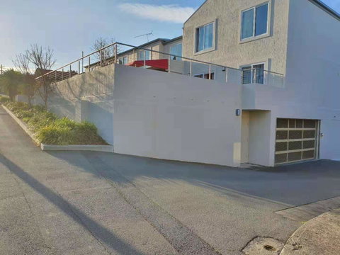 Battery Point Apartment With Car Park - Whitsundays Accommodation 3