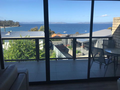 Self Contained Beach View Apartment - Whitsundays Accommodation 1