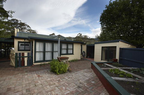Blue Wren Riverside Cottage - Whitsundays Accommodation 14