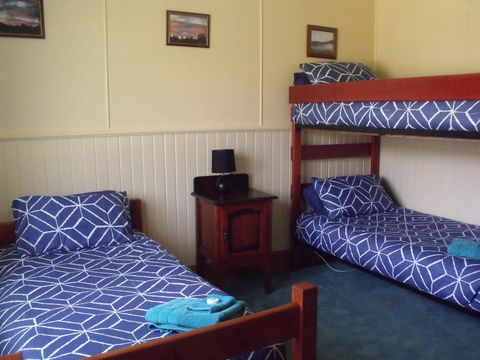 Blue Wren Riverside Cottage - Whitsundays Accommodation 1