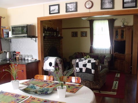Blue Wren Riverside Cottage - Whitsundays Accommodation 20