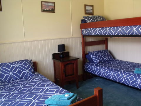 Blue Wren Riverside Cottage - Whitsundays Accommodation 2