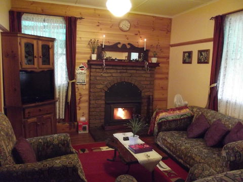 Blue Wren Riverside Cottage - Whitsundays Accommodation 18
