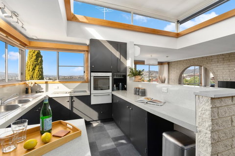 That '70s House - Whitsundays Accommodation 11
