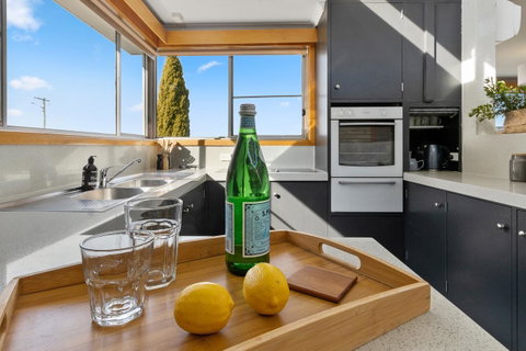 That '70s House - Whitsundays Accommodation 12