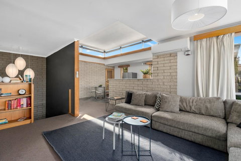 That '70s House - Whitsundays Accommodation 6