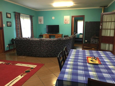 Blue Wren Bungalow - Whitsundays Accommodation 8