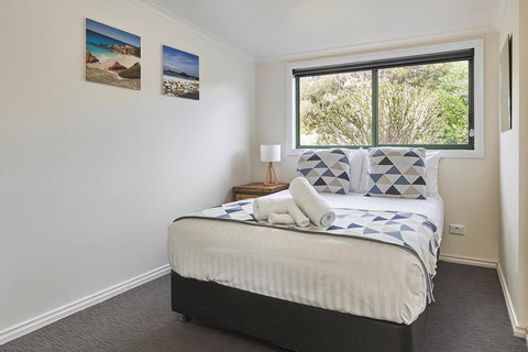 DOLPHIN LOOKOUT COTTAGE - Amazing Views Of The Bay Of Fires - Whitsundays Accommodation 15