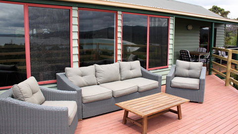 DOLPHIN LOOKOUT COTTAGE - Amazing Views Of The Bay Of Fires - Whitsundays Accommodation 7