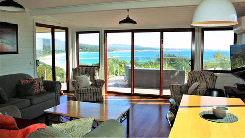 DOLPHIN LOOKOUT COTTAGE - Amazing Views Of The Bay Of Fires - Whitsundays Accommodation 1