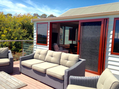 DOLPHIN LOOKOUT COTTAGE - Amazing Views Of The Bay Of Fires - Whitsundays Accommodation 4