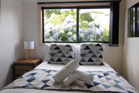 DOLPHIN LOOKOUT COTTAGE - Amazing Views Of The Bay Of Fires - Whitsundays Accommodation 6
