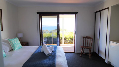DOLPHIN LOOKOUT COTTAGE - Amazing Views Of The Bay Of Fires - Whitsundays Accommodation 13