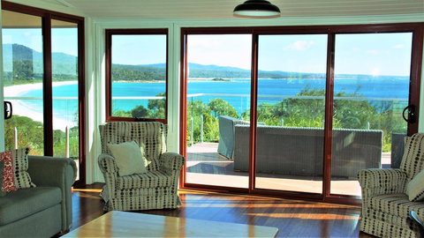 DOLPHIN LOOKOUT COTTAGE - Amazing Views Of The Bay Of Fires - Whitsundays Accommodation 14