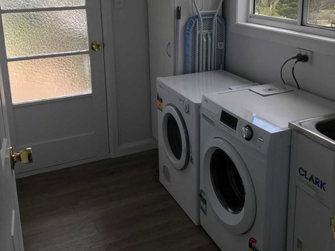 Derby Digs Cottage - Whitsundays Accommodation 12
