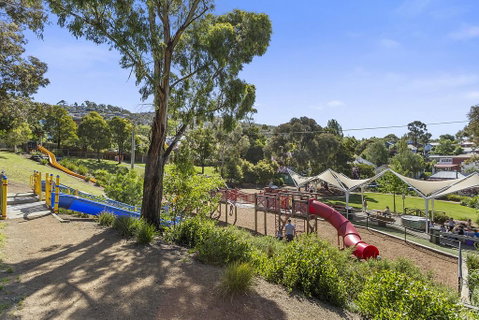 WEST NEST | Classic 3BR Hobart Terrace BEST Location, View, Close To City - Whitsundays Accommodation 29