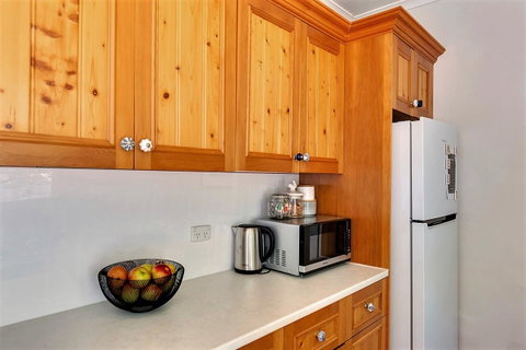 WEST NEST | Classic 3BR Hobart Terrace BEST Location, View, Close To City - Whitsundays Accommodation 6