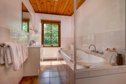 Wagners Cottages - Whitsundays Accommodation 19