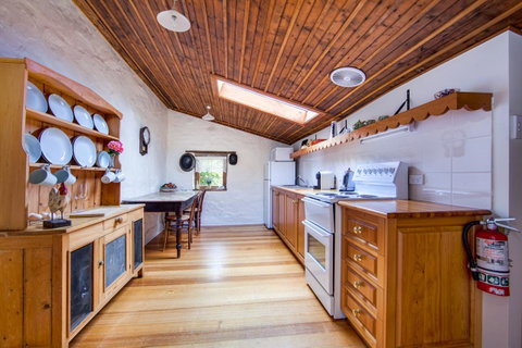 Wagners Cottages - Whitsundays Accommodation 35